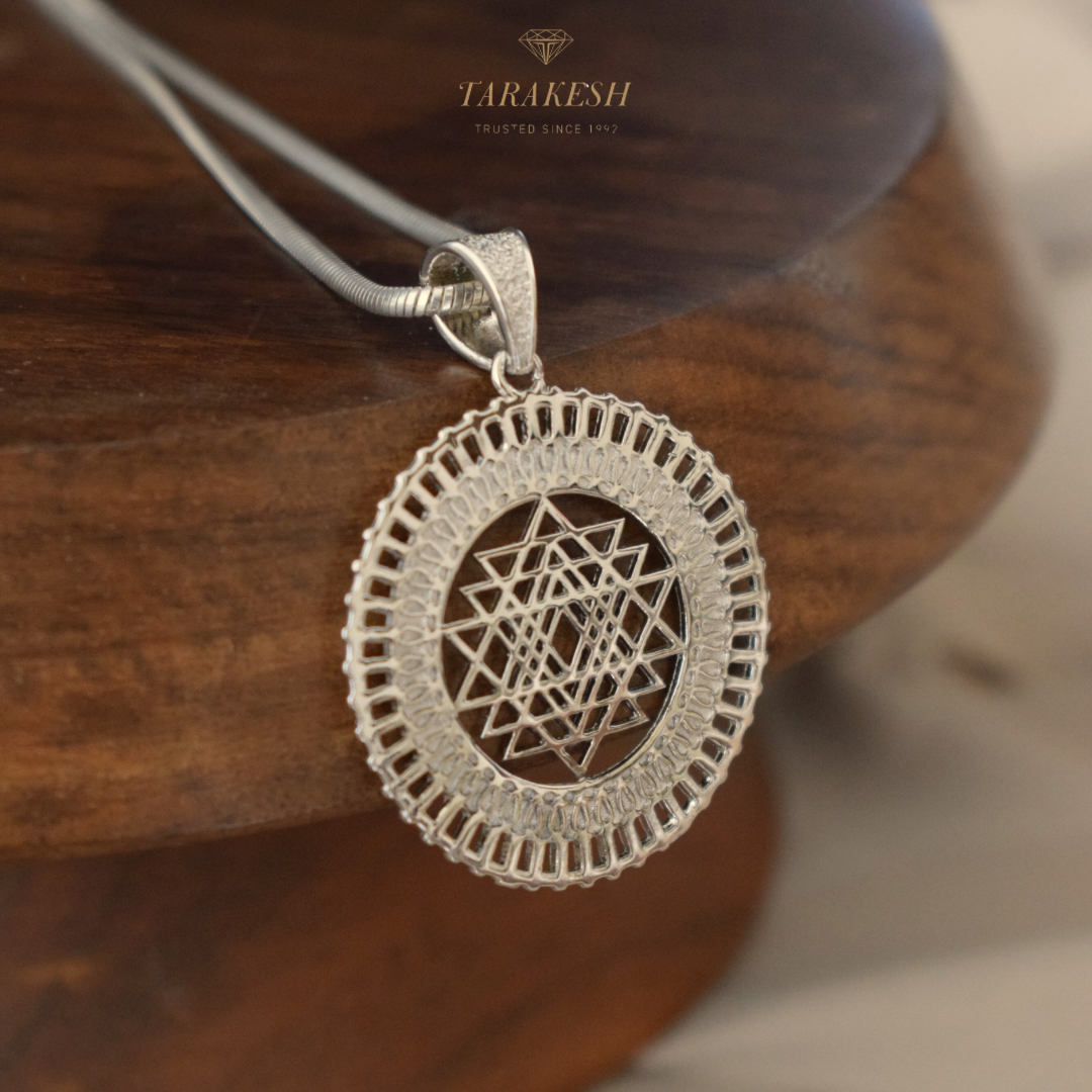 Best Gift: Lakshmi Silver Idol for Dhanteras & Diwali Wealth Pooja