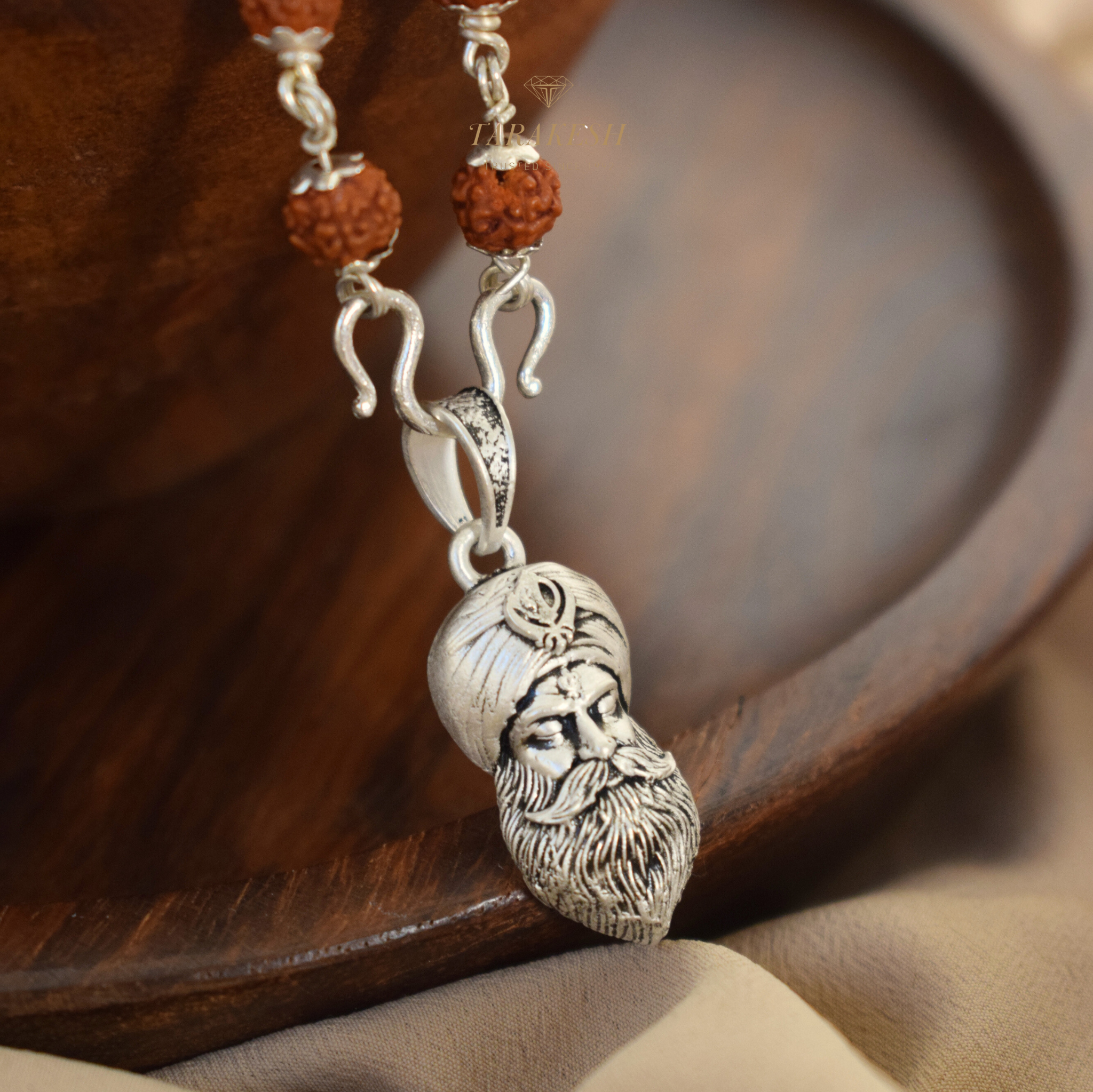 Meaning of ‘Waheguru’ in Sikhism and Why Devotees Keep It Close to Their Heart?