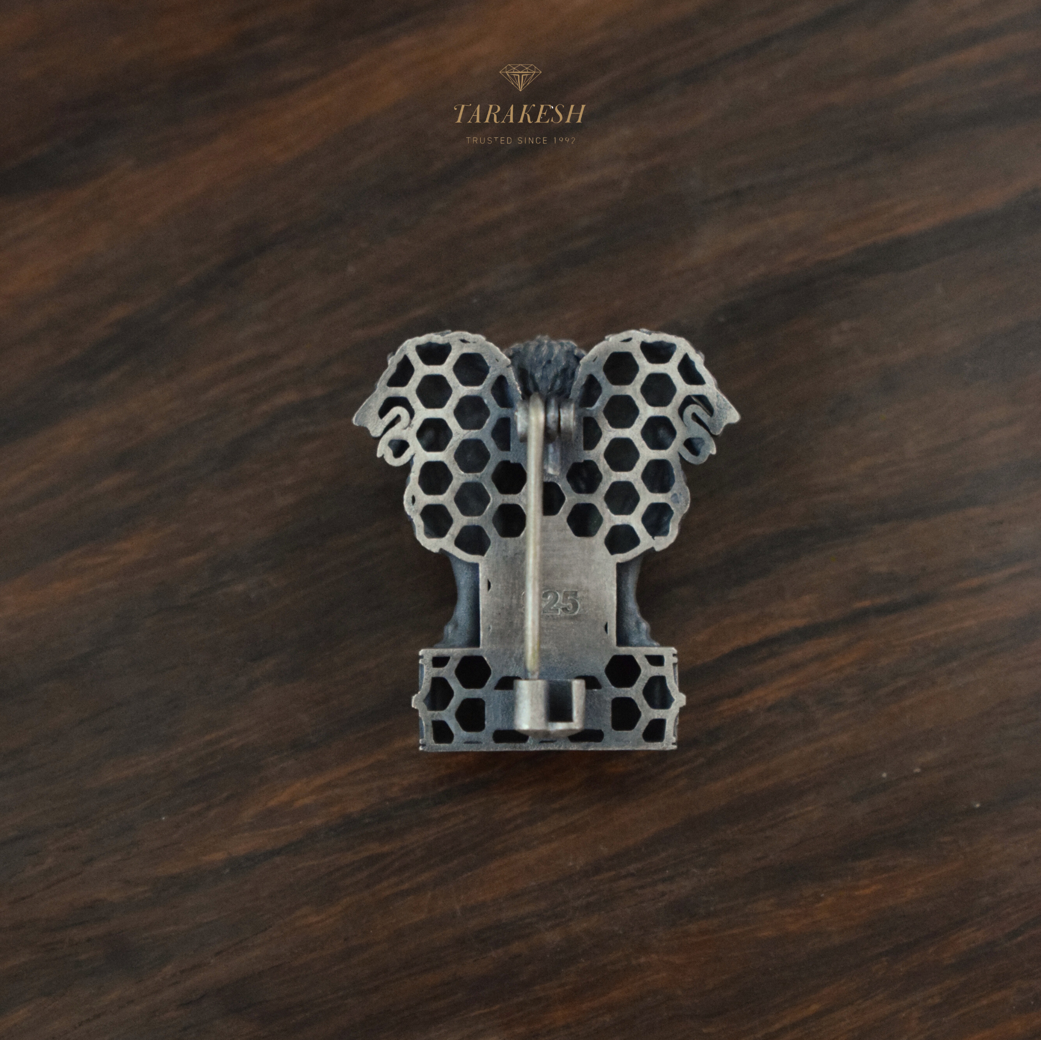 Leo brooch